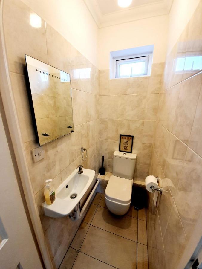 3 Bedroom Apartment Next To Westcliff-On-Sea Station Southend-on-Sea Bagian luar foto