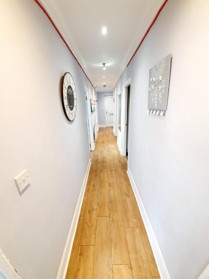 3 Bedroom Apartment Next To Westcliff-On-Sea Station Southend-on-Sea Bagian luar foto